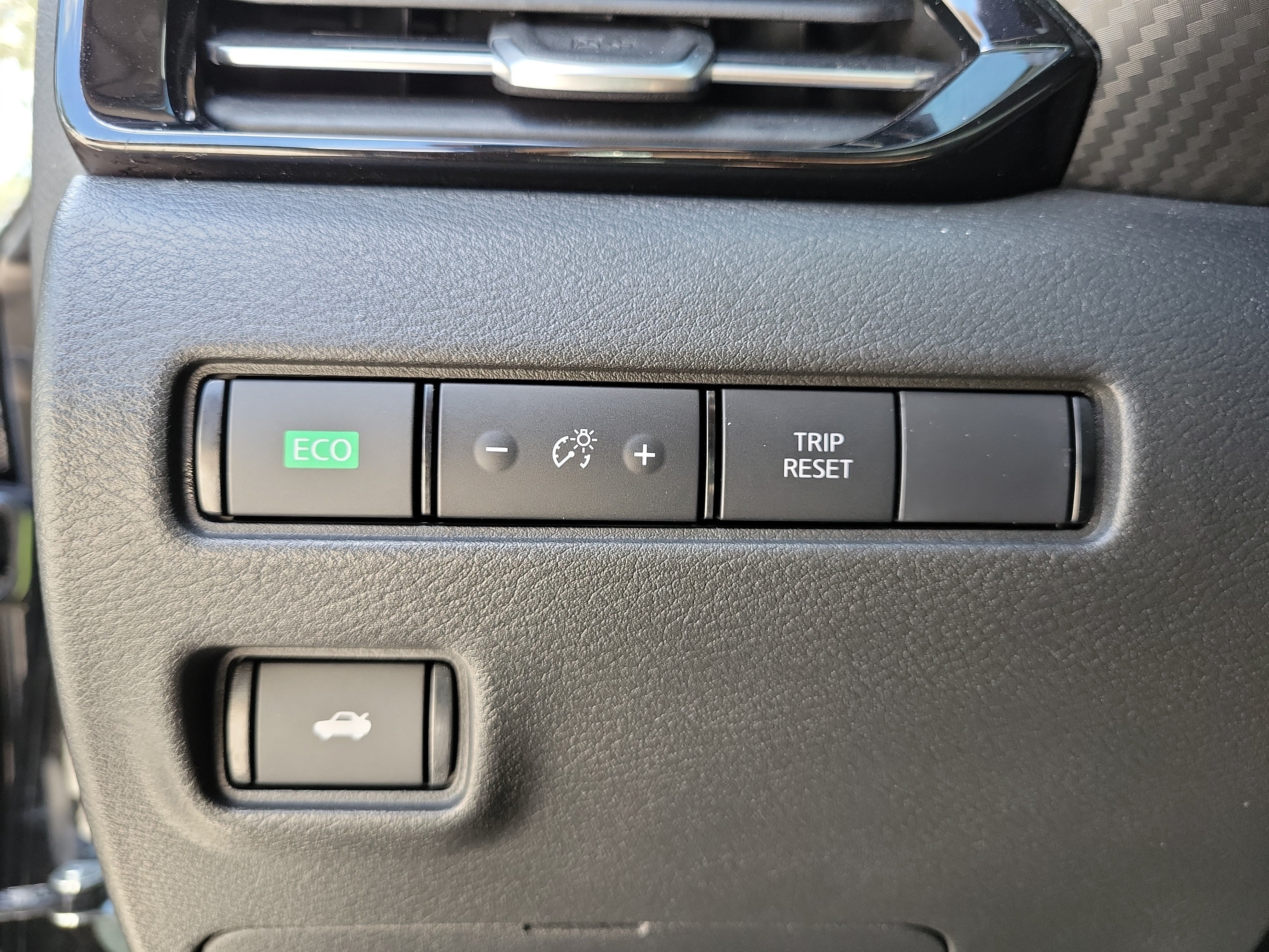 Certified 2025 Nissan Sentra SR FWD image 31