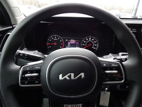 Used 2023 Kia Sorento LX image 22
