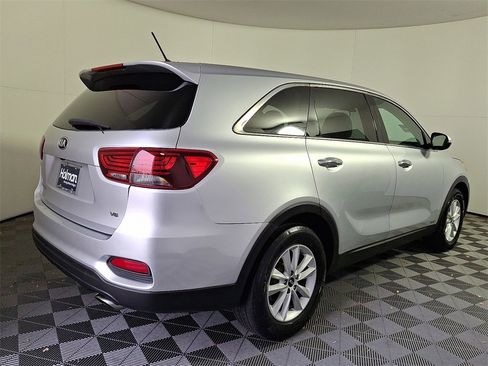 Used 2019 Kia Sorento LX image 6
