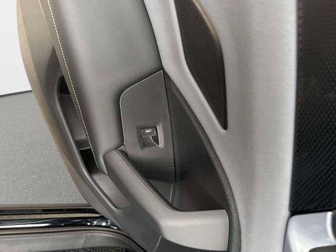 New 2025 Volkswagen Tiguan SE image 12