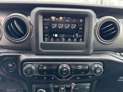 Used 2021 Jeep Gladiator Willys image 25