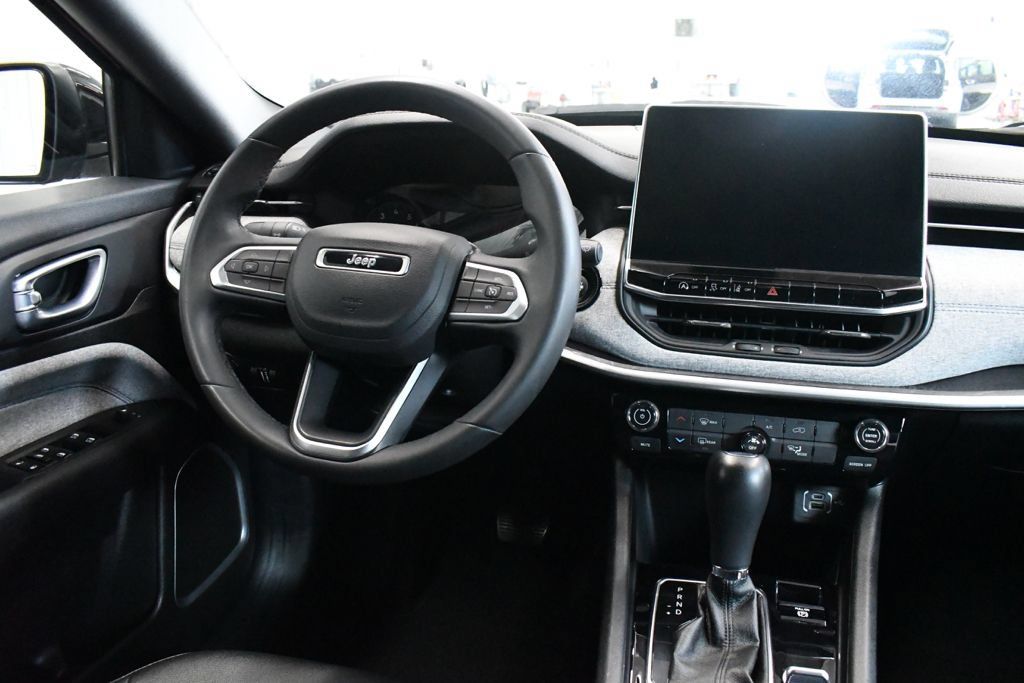 Used 2024 Jeep Compass Latitude AWD/4WD image 28