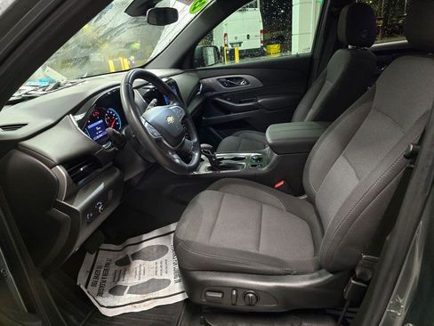 Used 2023 Chevrolet Traverse LT FWD image 16