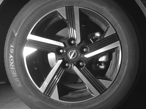 Used 2025 Nissan Sentra SV image 13