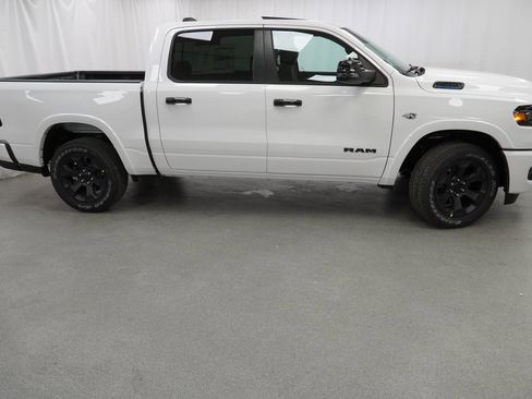 New 2026 RAM 1500 4x4 Crew Cab image 9