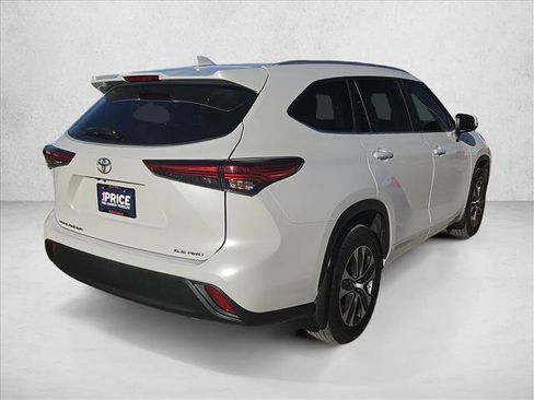 Used 2023 Toyota Highlander XLE image 5