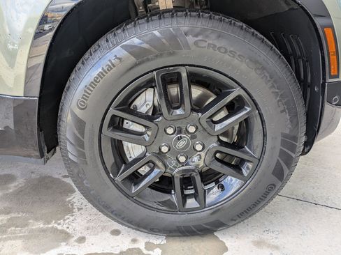 Used 2023 Land Rover Defender 110 X-Dynamic SE image 32