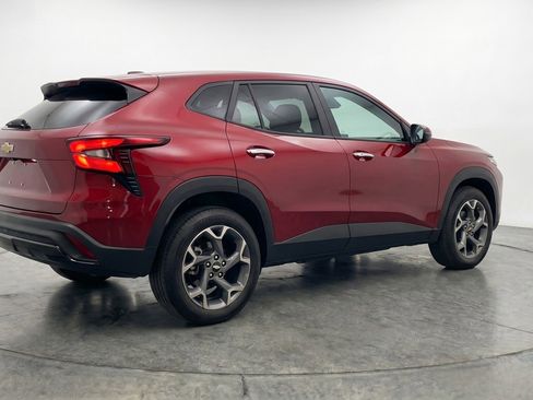 Used 2025 Chevrolet Trax LT FWD image 9
