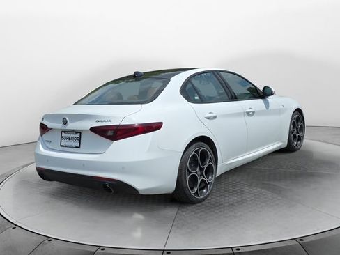 Used 2022 Alfa Romeo Giulia Ti AWD/4WD image 5