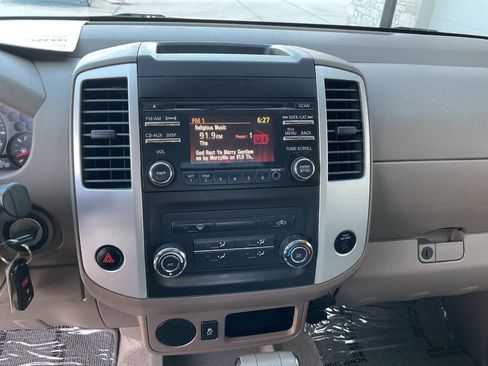 Used 2014 Nissan Frontier SV image 19
