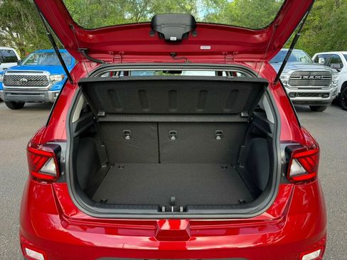Used 2025 Hyundai Venue SEL FWD image 9