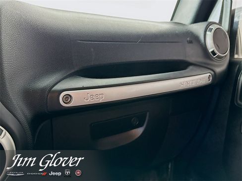 Used 2017 Jeep Wrangler Unlimited Sahara w/ Connectivity Group image 35