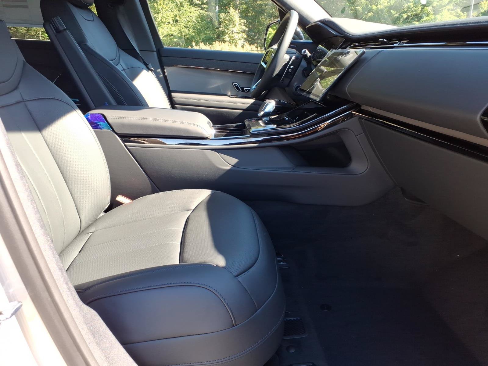 New 2027 Land Rover Range Rover Sport SE AWD/4WD image 3