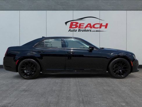 Used 2022 Chrysler 300 Touring L w/ Comfort Group RWD image 9