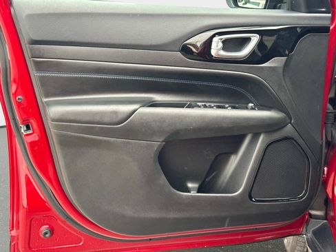 Used 2025 Jeep Compass Latitude w/ Altitude Special Edition image 19