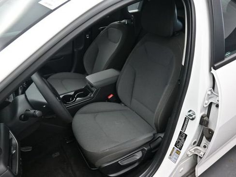 Used 2025 Kia K4 FWD image 16