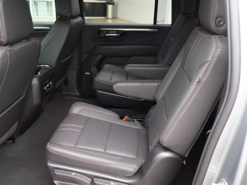 Used 2025 Chevrolet Suburban RST w/ Comfort Package AWD/4WD image 33