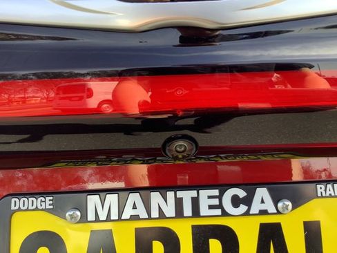 Used 2025 Chrysler Pacifica Select image 30