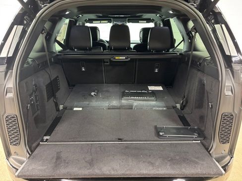 New 2025 Land Rover Discovery Dynamic SE image 39