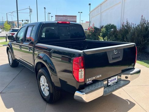 Used 2020 Nissan Frontier SV image 4