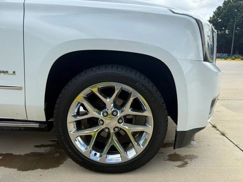 Used 2019 GMC Yukon XL Denali w/ Denali Ultimate Package AWD/4WD image 17