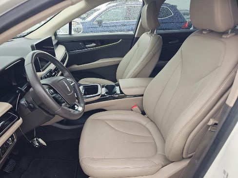 Used 2022 Lincoln Nautilus FWD image 3