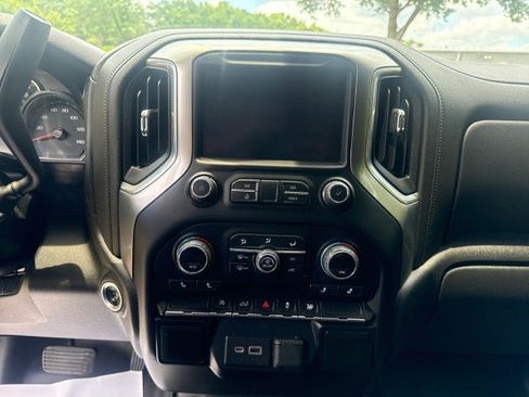 Used 2021 Chevrolet Silverado 1500 LT AWD/4WD image 17