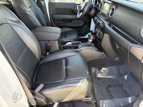 Used 2022 Jeep Wrangler Unlimited Sahara image 21