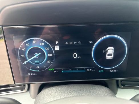 Used 2025 Hyundai Elantra Limited FWD image 12