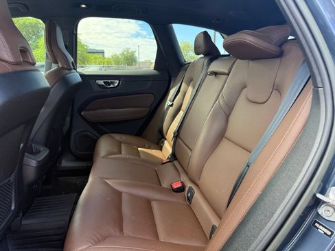 Used 2022 Volvo XC60 B5 Momentum w/ Advanced Package AWD/4WD image 9