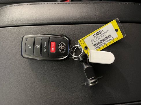 New 2026 Toyota Highlander Platinum AWD/4WD image 24