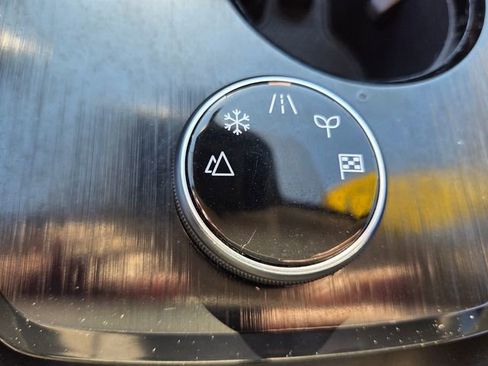 Used 2023 Nissan Rogue SV image 27