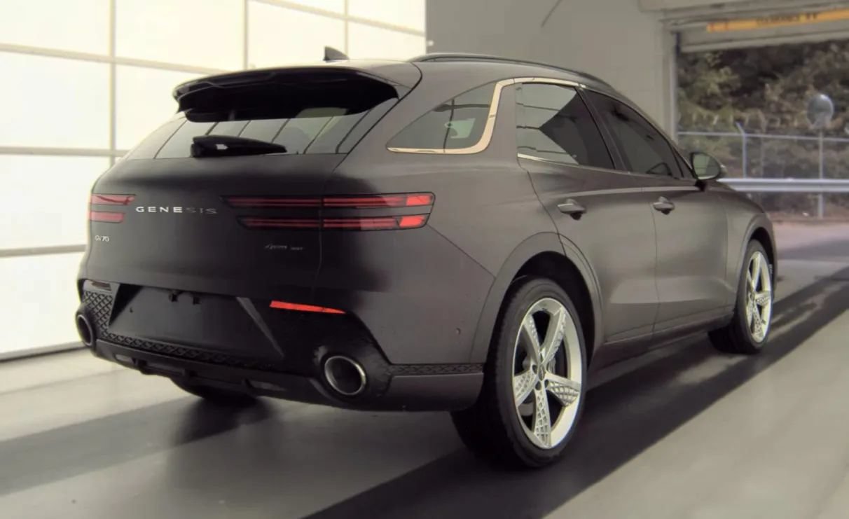 Used 2022 Genesis GV70 3.5T Sport w/ Sport Prestige Package AWD/4WD image 3