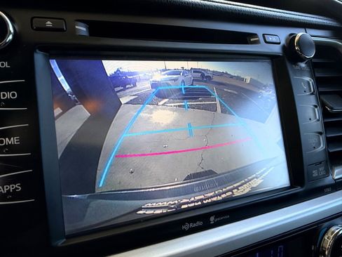 Used 2014 Toyota Highlander XLE image 17