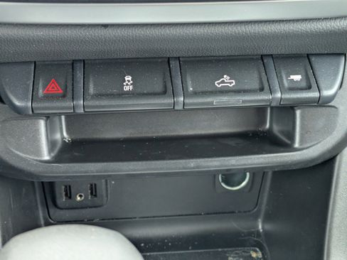 Used 2022 Chevrolet Colorado LT w/ LT Convenience Package image 26