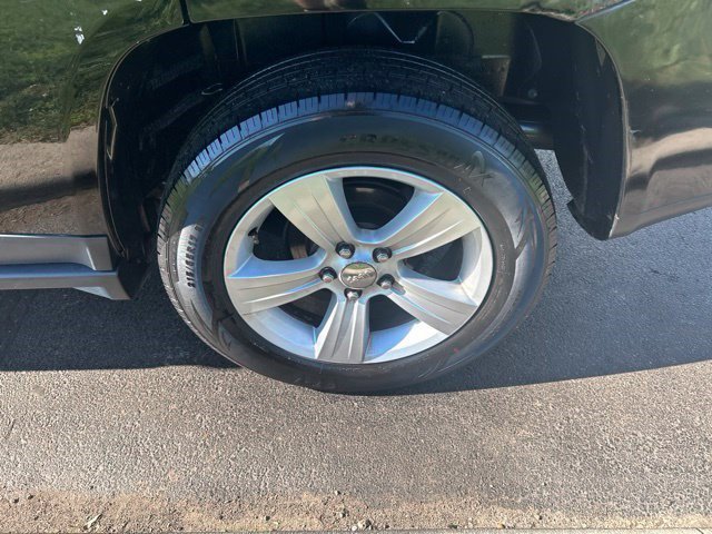 Used 2013 Jeep Compass Latitude AWD/4WD image 36