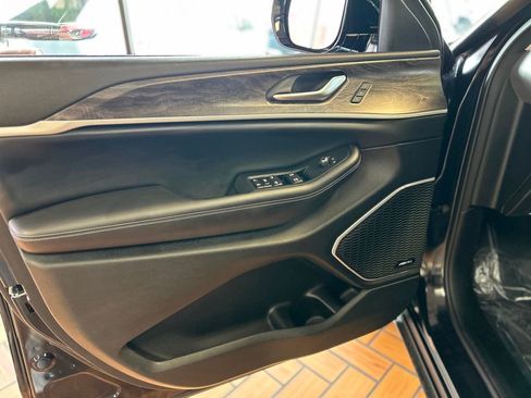 Used 2024 Jeep Grand Cherokee Limited 4xe image 21