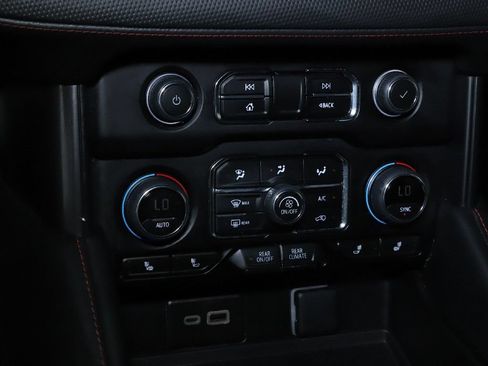 Used 2024 Chevrolet Suburban RST RWD image 28