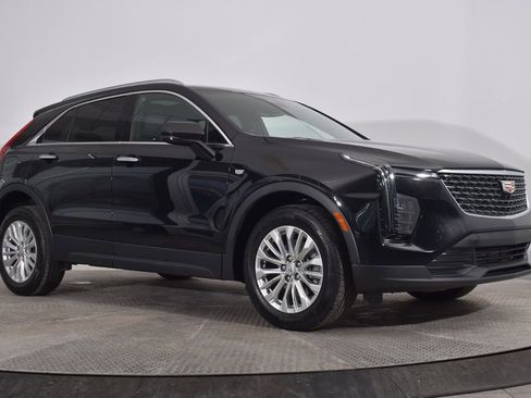 Used 2024 Cadillac XT4 Luxury w/ Cold Weather Package image 9