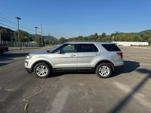 Used 2019 Ford Explorer XLT w/ Equipment Group 201A AWD/4WD image 5