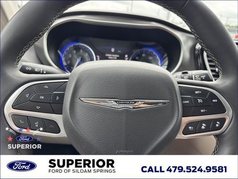 Used 2024 Chrysler Pacifica Touring-L FWD image 29