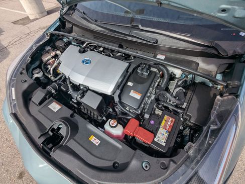 Used 2022 Toyota Prius XLE w/ Advanced Technology Package image 32