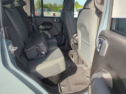 New 2025 Jeep Gladiator Sport image 35