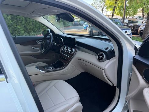 Used 2021 Mercedes-Benz GLC 300 4MATIC image 16