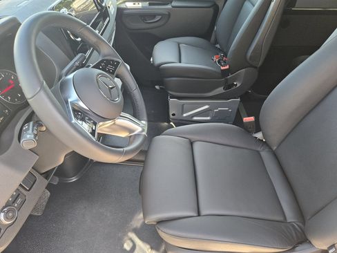 Used 2025 Mercedes-Benz Sprinter 2500 image 10