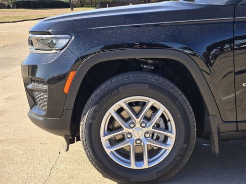 New 2025 Jeep Grand Cherokee Laredo X w/ Luxury Tech Group I image 9