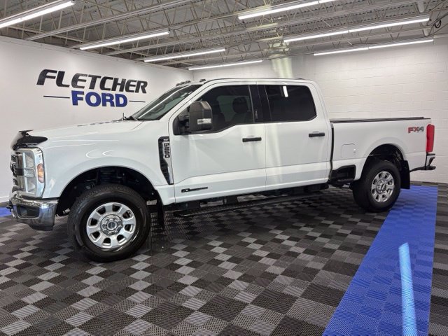Used 2024 Ford F250 XLT w/ FX4 Off-Road Package AWD/4WD image 3