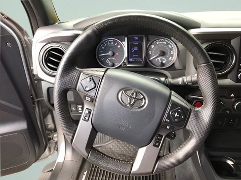 Certified 2020 Toyota Tacoma TRD Off-Road w/ TRD Premium Off Road Package AWD/4WD image 15