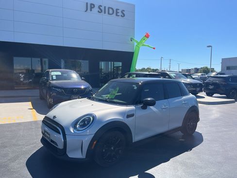 Used 2022 MINI Cooper 4-Door Hardtop FWD image 1