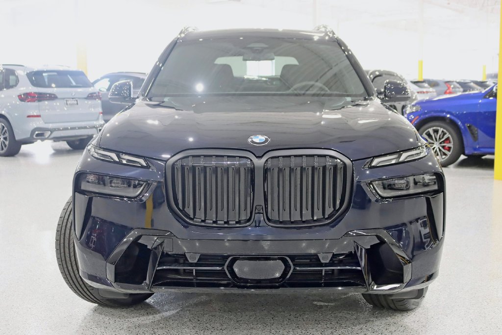 Used 2026 BMW X7 xDrive40i w/ M Sport Package AWD/4WD image 8